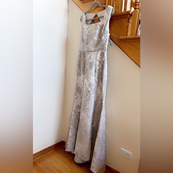 Women’s Formal Dress Size 6, 8 R&M Richards Champagne Beaded Waist Evening Gown - Picture 2 of 14